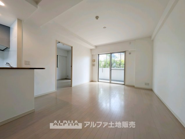 サンクレイドル河辺の居間・リビング|【Flexible Space】
◆暮らしに寄り添う◆
食事や団らん、テレワークやお子様の勉強スペースなど、多彩な用途に対応するリビング。ライフスタイルに合わせて活用できます。