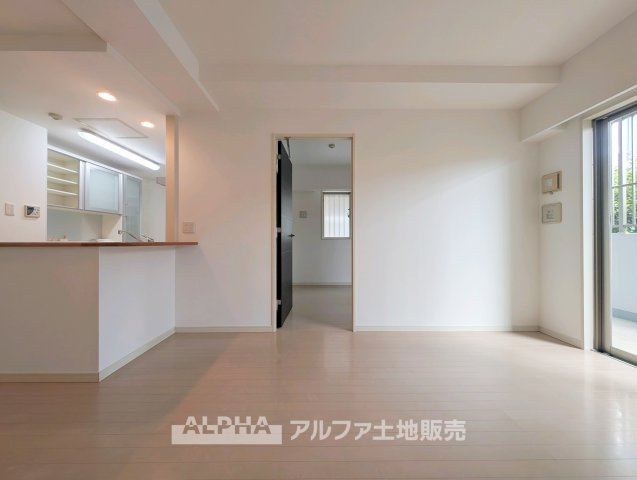 サンクレイドル河辺の居間・リビング|【Weekend Living】
◆休日も心地よく◆
家族で映画を楽しんだり、ゆっくりコーヒーを味わったり。何気ない休日の時間を豊かにしてくれるリビングです。