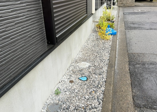 【庭】 | 庭があることでガーデニングや家庭菜園はもちろん、こどもの遊び場やペットを放して遊ぶことができます。また、家の周囲に余裕があるということです。隣地との間があれば、十分な日当たりと、風通しが確保できます。