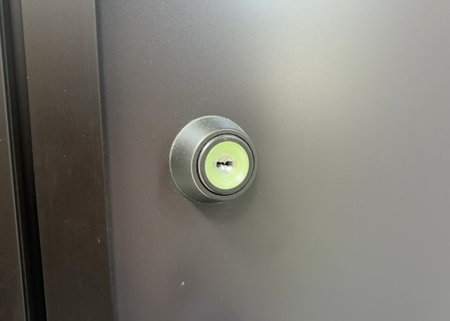 【防犯設備】 | 当然のことではありますが、オートロックやセンサーライト、ホームセキュリティーなどの防犯設備があれば、小さいお子様がいるご家庭も安心ですよね！まず物件購入の際は、防犯設備もチェックするようにしましょう。