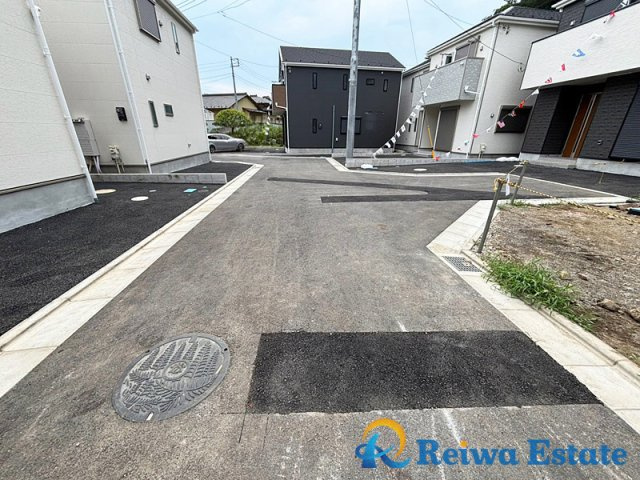 新築戸建　藤沢市城南2丁目の前面道路含む現地写真