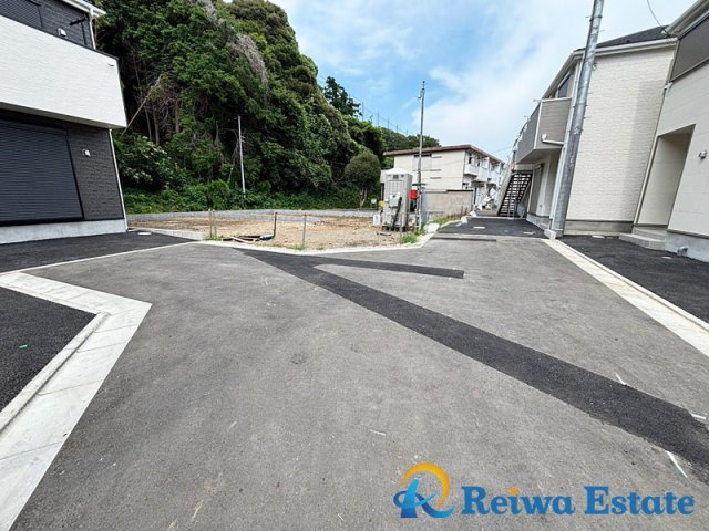 新築戸建　藤沢市城南2丁目の前面道路含む現地写真