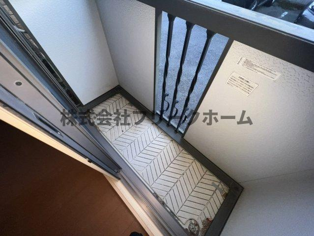 小金井市東町４丁目のアパートのバルコニー