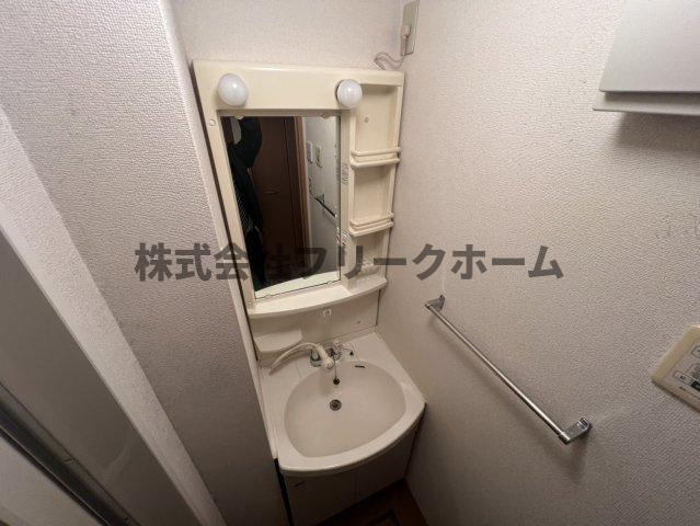 小金井市東町４丁目のアパートの独立洗面台