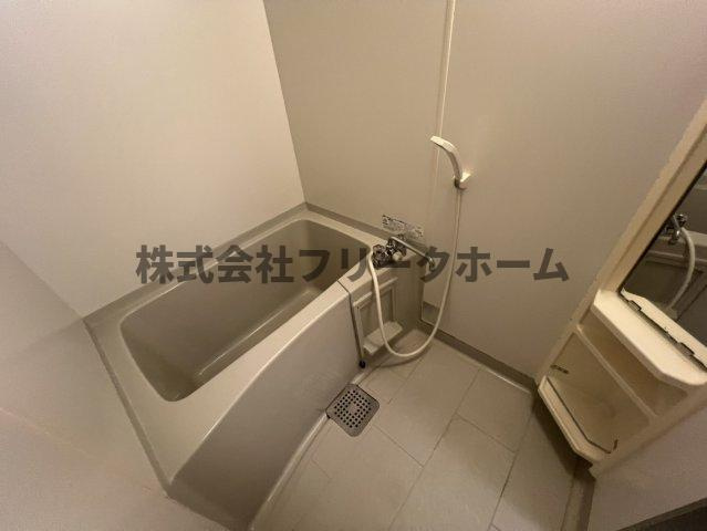 小金井市東町４丁目のアパートの浴室
