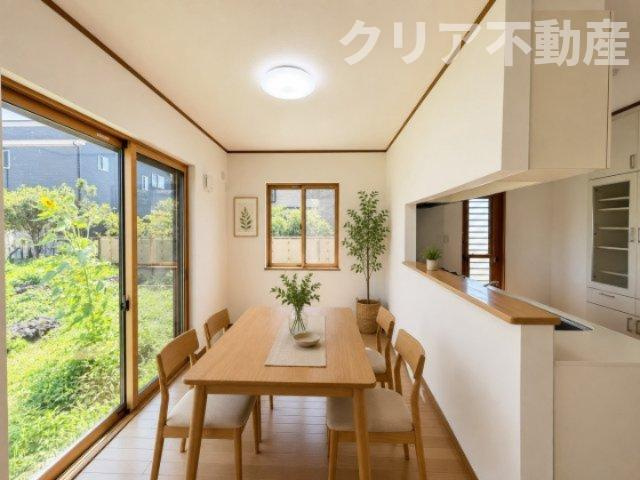 【外観】 | 伊勢崎駅車5分中古住宅　駐車4台 | リビング②家具はイメージです