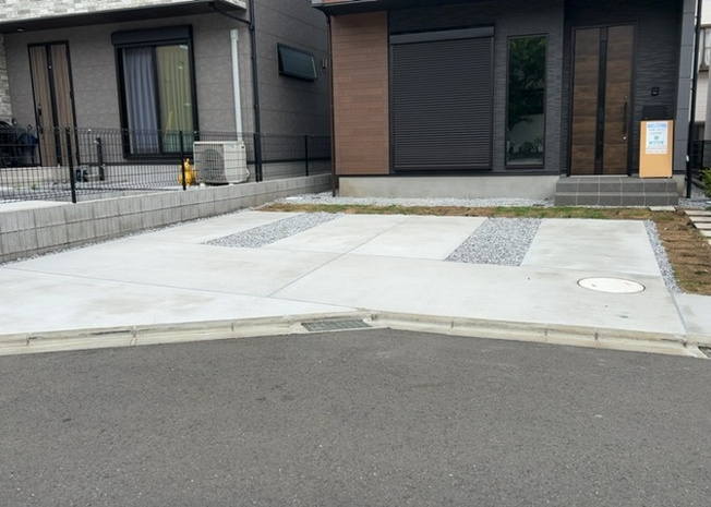 【駐車場】 | 駐車場と明記されていても、最小スペースでつくられた駐車場だと大型車は駐車できなかったり、出入りしにくくなったりする可能性があります。お車のサイズと購入したい物件の駐車場のサイズを現地で確認しましょう。