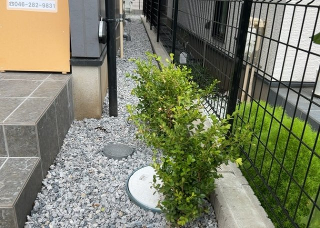 【庭】 | 庭があることでガーデニングや家庭菜園はもちろん、こどもの遊び場やペットを放して遊ぶことができます。また、家の周囲に余裕があるということです。隣地との間があれば、十分な日当たりと、風通しが確保できます。