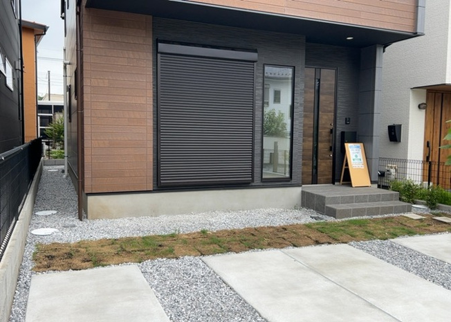 【構造・工法・仕様】 | 木造住宅とは土台、壁、柱など建築物の強度を支える構造体の材に木が使用されている構造を指します。構造体は建物の自重を支えるだけではなく風圧や水圧、積裁荷重などあらゆる衝撃に耐えるための基礎です。