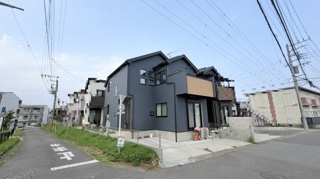 【前面道路含む現地写真】 | 伊勢原市東大竹　築浅中古住宅