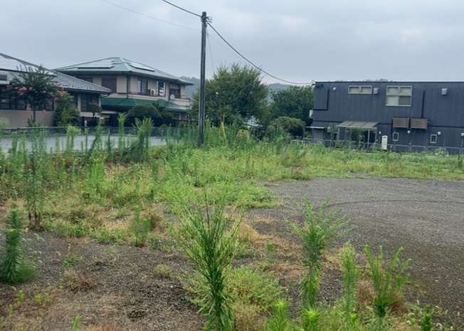 【外観】 | 土地の形が極端に長細かったり、狭小地、あるいは道路との高低差がある傾斜地だった場合、後々売ろうとしても買い手がつかない場合もあります。後々、売却することになった時に価値の下がらない土地を選びましょう。