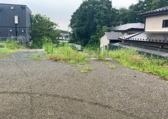 【外観】 | 土地購入を検討されている場合、境界杭がない状態で購入してしまうと境界確定測量をする必要があり、費用がかかります。購入の前に、売主、隣土地所有者立ち合いのもと境界を確定し境界杭を設置するのがベストです。
