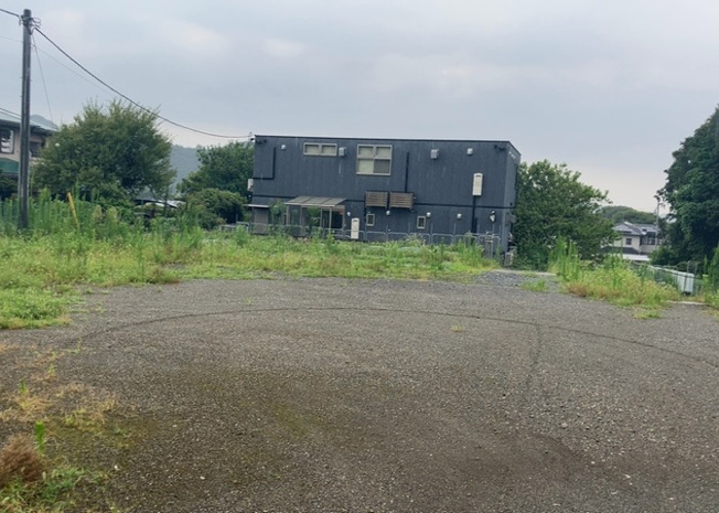 【外観】 | 家を建てる前提で土地を探している場合、地盤の丈夫さは譲れない条件の一つです。地盤が脆弱だと追加工事が必要となります。また、過去に地盤沈下や液状化現象を起こした土地は、できるだけ避けた方がいいでしょう。
