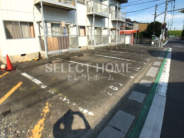 【駐車場】 | ハイツパー７２　Ｃ棟 | 駐車場があるので、車を買う予定の方も安心です