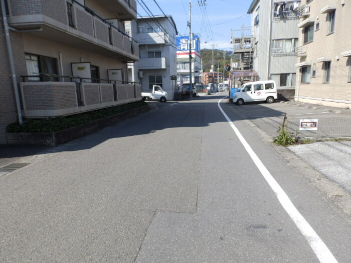 ジュネスあざみの周辺|前面道路