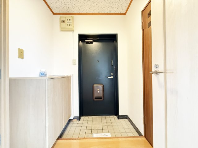 リバーハイツ比島Ⅱの玄関