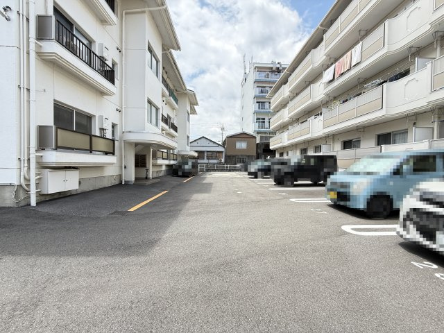 リバーハイツ比島Ⅱの駐車場