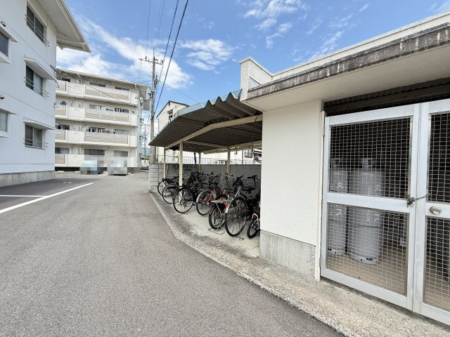 リバーハイツ比島Ⅱの駐車場