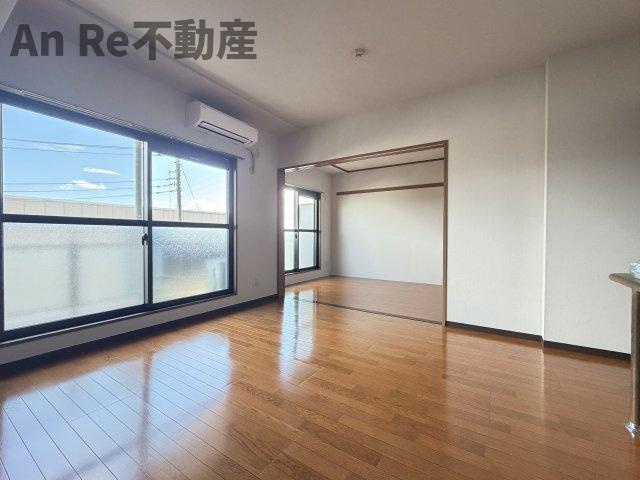 川口市北原台３丁目の賃貸マンションの居間・リビング