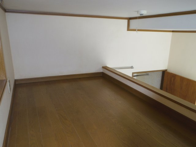 アザレア(生活保護の方)の内装|ロフト上