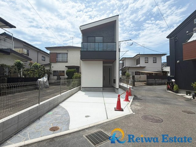 新築戸建　茅ヶ崎市南湖6丁目の駐車場|お子様の自転車やバイクの置場を確保できるゆとりの駐車スペースがございます♪