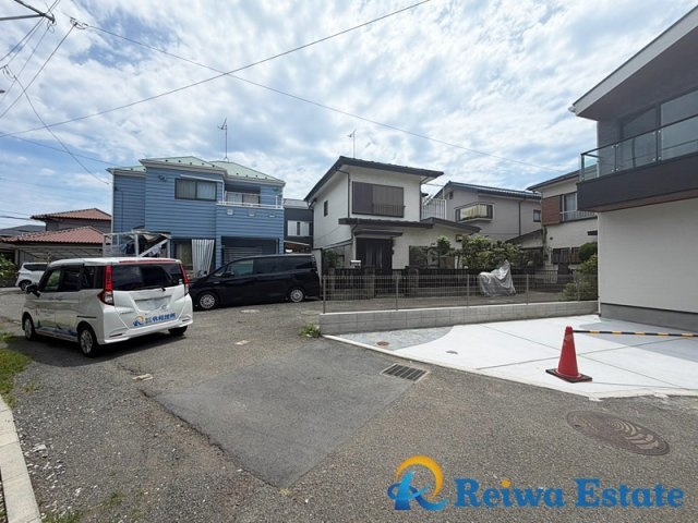新築戸建　茅ヶ崎市南湖6丁目の前面道路含む現地写真|お車を所有される方に嬉しいカースペース。
