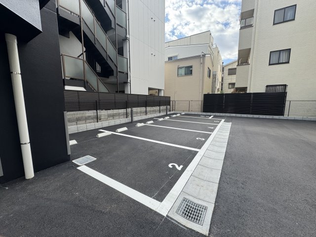 【駐車場】ファーストフィオーレ北大阪リアン