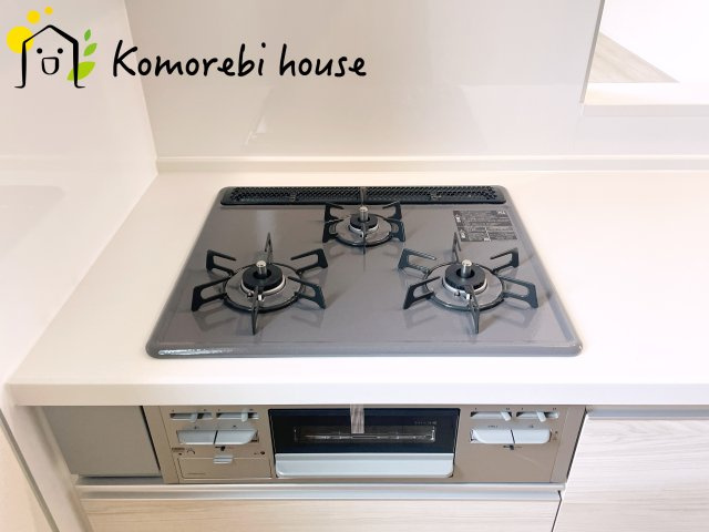 さいたま市北区奈良町42番　新築一戸建て　ハートフルタウン　Jのキッチン|コンパクトなキッチンで掃除もラクラク