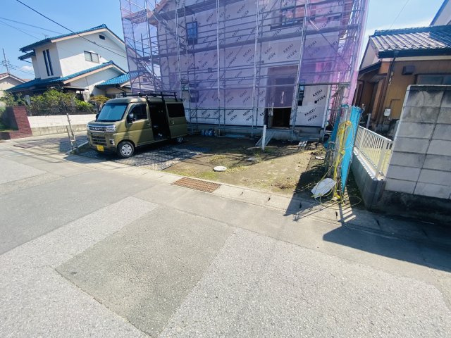 新築　伊勢崎市北千木町1期　１号棟の駐車場|現地写真　駐車スペースは並列2台分可能です！

