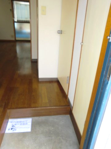 【玄関】 | ※別号室の写真です。
シンプルで使いやすい玄関です