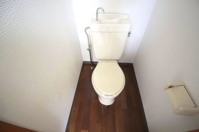 【トイレ】 | ※別号室の写真です。
コンパクトで使いやすいトイレです