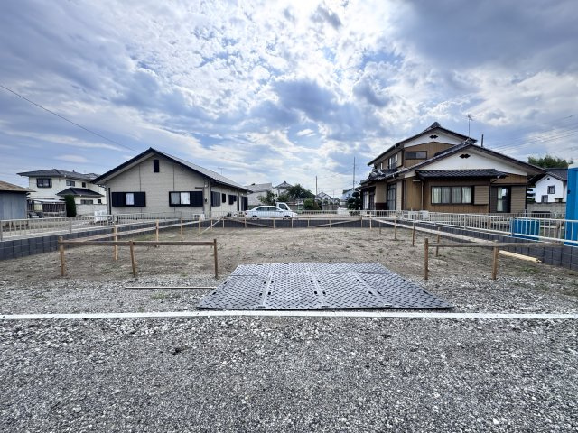 新築　伊勢崎市北千木町1期　2号棟の駐車場|現地写真　駐車スペースは並列2台分可能です！

