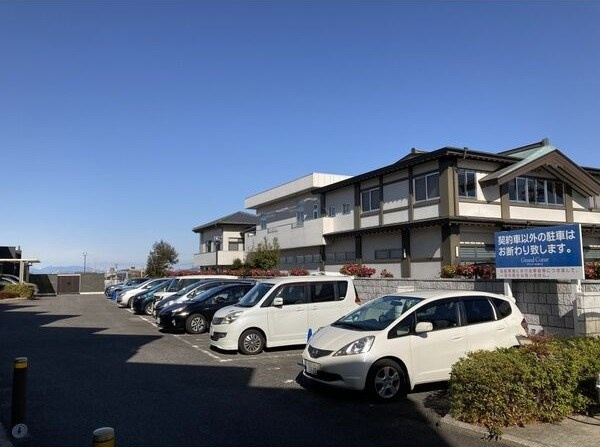 グランクール自由ヶ丘の駐車場