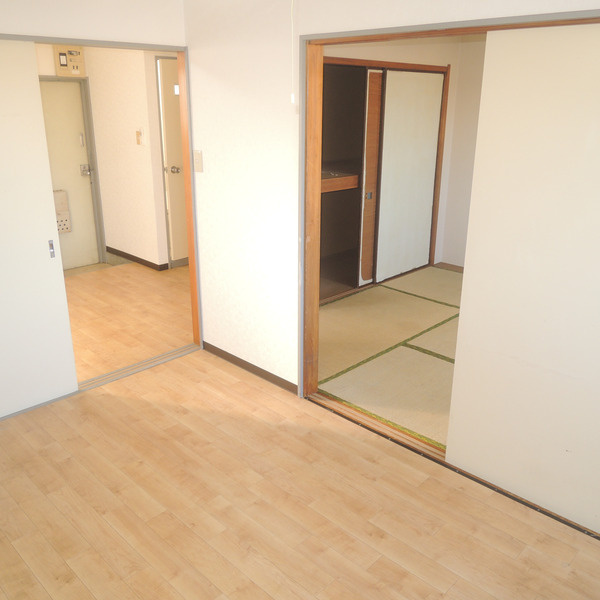 所沢市小手指町４丁目の賃貸マンションの居間・リビング