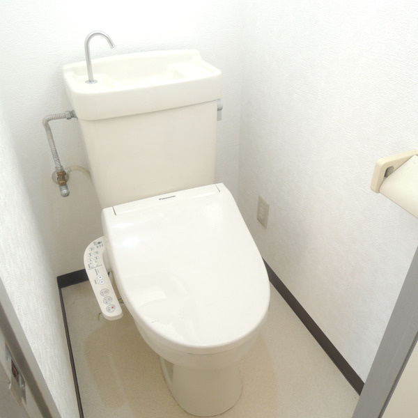 所沢市小手指町４丁目の賃貸マンションのトイレ