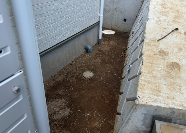 【庭】 | 薬師台新築戸建 | 庭があることでガーデニングや家庭菜園はもちろん、こどもの遊び場やペットを放して遊ぶことができます。また、家の周囲に余裕があるということです。隣地との間があれば、十分な日当たりと、風通しが確保できます。