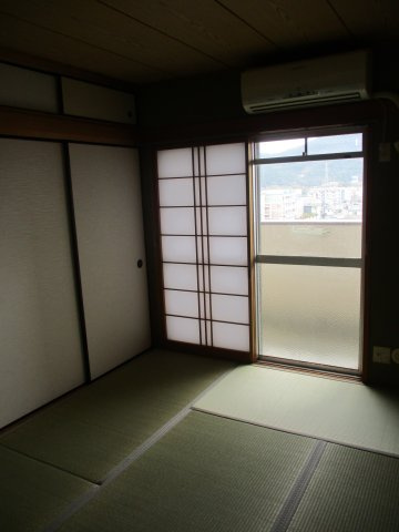 山内シャルム山口の和室