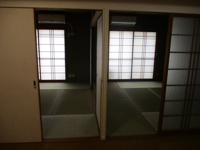 山内シャルム山口の和室