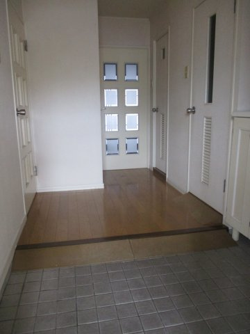 山内シャルム山口の玄関
