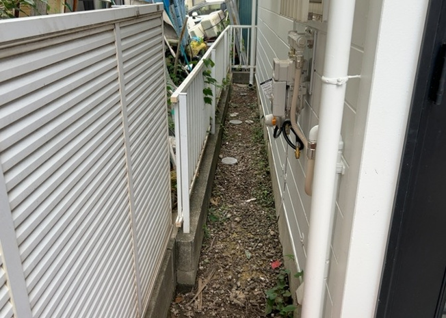 【庭】 | 庭があることでガーデニングや家庭菜園はもちろん、こどもの遊び場やペットを放して遊ぶことができます。また、家の周囲に余裕があるということです。隣地との間があれば、十分な日当たりと、風通しが確保できます。