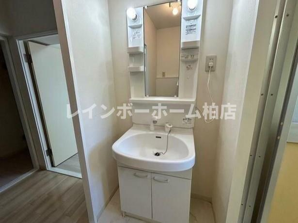 大津ヶ丘ハイツの洗面所|脱衣スペースもあります