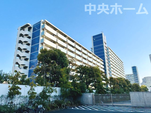 越中島3丁目ハイツ1号棟の外観|外観。総戸数：464戸のビッグコミュニティ。東西線「門前仲町駅」徒歩7分のロケーション。