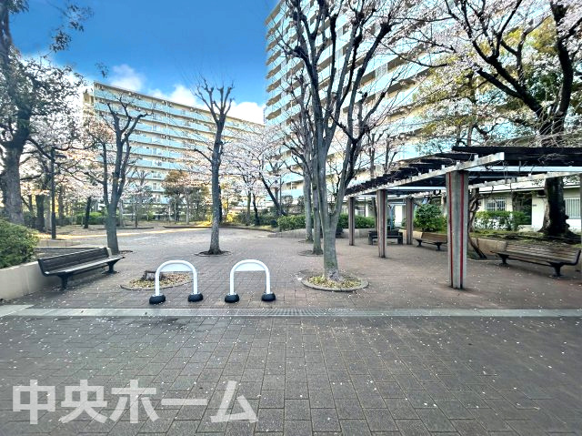 越中島3丁目ハイツ1号棟の中庭|敷地内公園