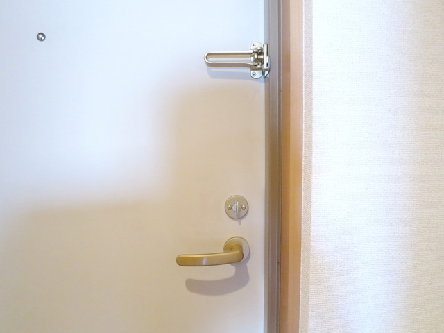 ヤングウッズの玄関|２重ロックで安心です(^^♪