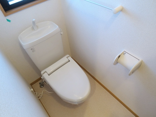 ヤングウッズのトイレ|トイレ横にタオルかけがついてます(*^u^*)
