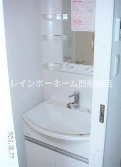 松戸市千駄堀のアパートの洗面所