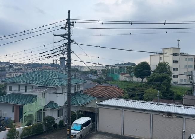 【展望】 | 薬師台新築戸建 | 眺望を気にして物件を探す場合、前面に建物が建っていないか現地で確認しましょう！前面に建物があると景色はもちろん、日当たりや風通しにも影響が出てきます。住んだ時のことを想像しながら現地見学をしましょう。