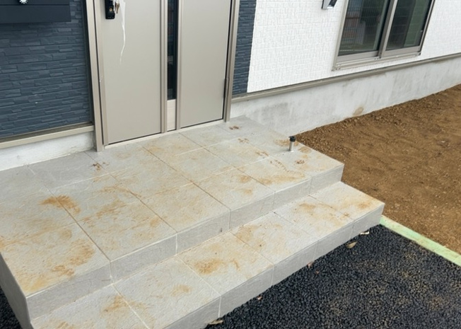 【構造・工法・仕様】 | 薬師台新築戸建 | 木造住宅とは土台、壁、柱など建築物の強度を支える構造体の材に木が使用されている構造を指します。構造体は建物の自重を支えるだけではなく風圧や水圧、積裁荷重などあらゆる衝撃に耐えるための基礎です。