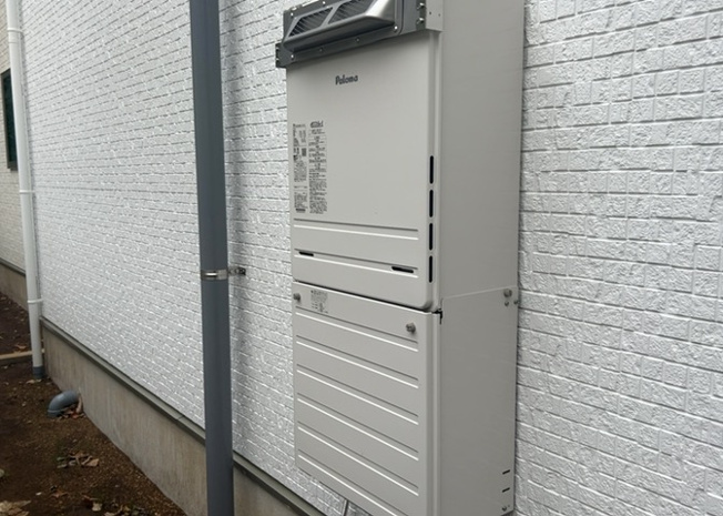 【発電・温水設備】 | 薬師台新築戸建 | 省エネ給湯器とは従来型の給湯器より熱効率が高く、少ない燃料でたくさんのお湯を沸かすことが出来る高効率な給湯器のことを指します。また、省エネ給湯器には種類があり、利便性や効果なども様々です。