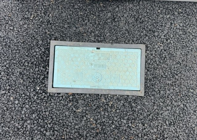 【設備】 | 薬師台新築戸建 | 敷地内には、散水栓や立水栓があります。水道水を直接利用できるため、水を運ぶ手間を省くことが出来ます。大量の水を必要とする洗車作業や清掃などに役立ちます。その他設備とあわせて、現地でご確認ください。